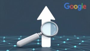 Strzałka w górę i lupa symbolizujące pozycjonowanie w Google.
